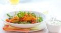 Kartoffelsalat mit Löwenzahn und Räucherlachs