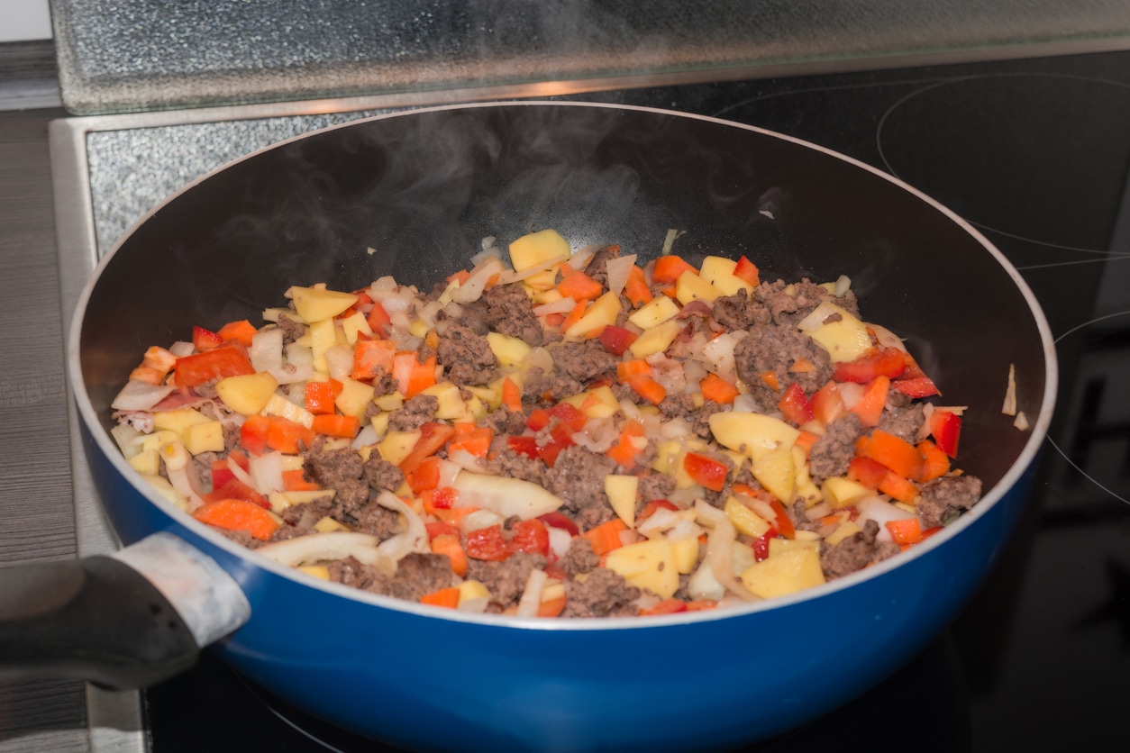 Hackfleischpfanne mit Tomaten und Gemüse