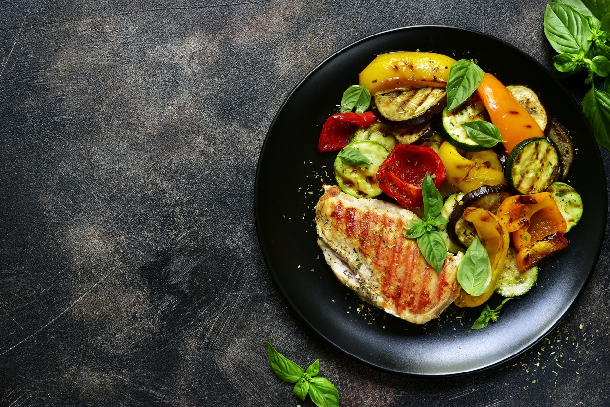 Hähnchenbrust mit Zucchini und Paprika