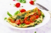 Gemüse Omelett mit Spinat und Tomaten